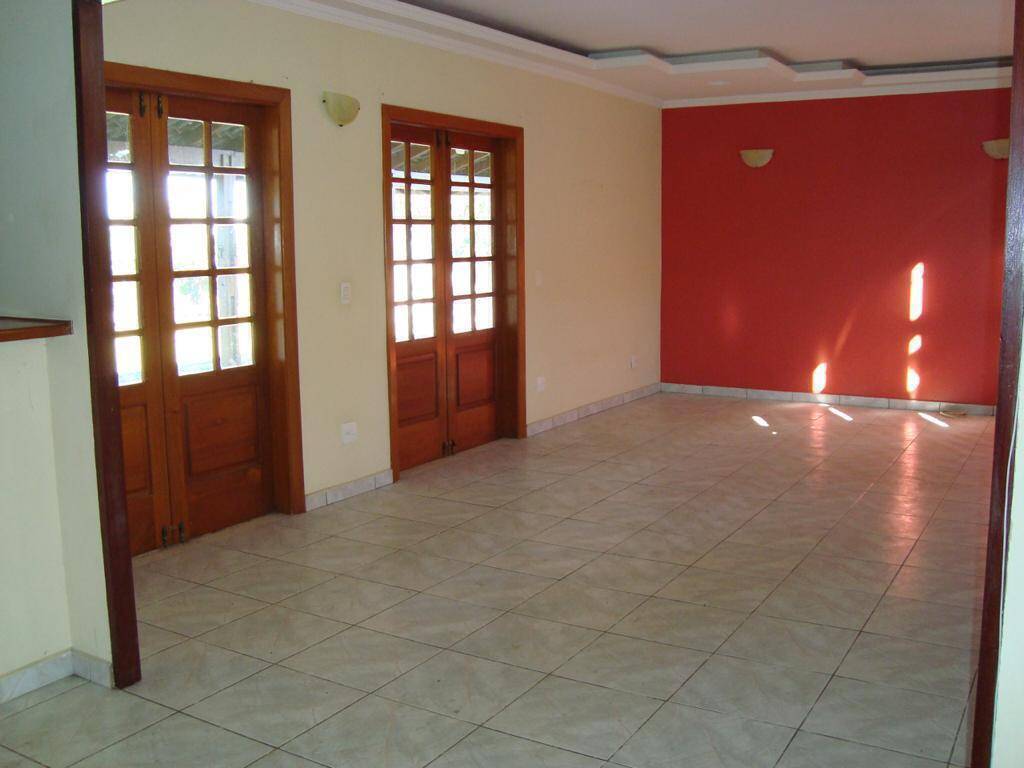 Casa à venda com 2 quartos, 180m² - Foto 2