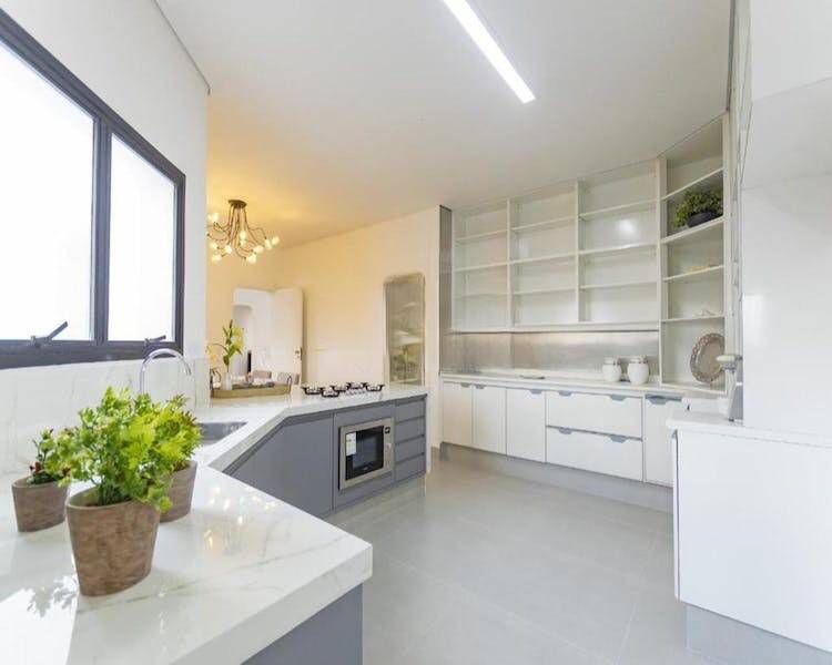 Apartamento à venda com 4 quartos, 357m² - Foto 2