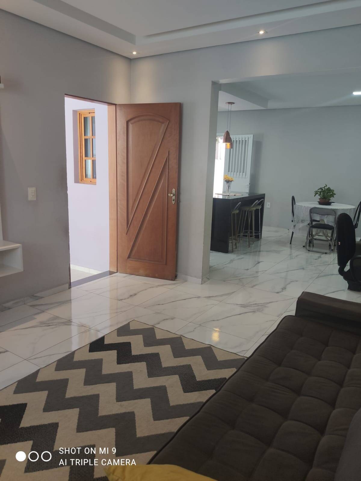 Casa à venda com 2 quartos, 136m² - Foto 1