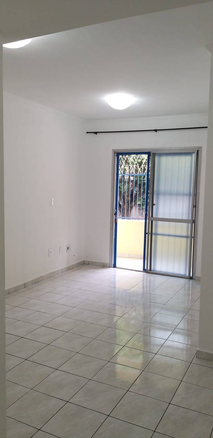 Apartamento à venda com 3 quartos, 72m² - Foto 2