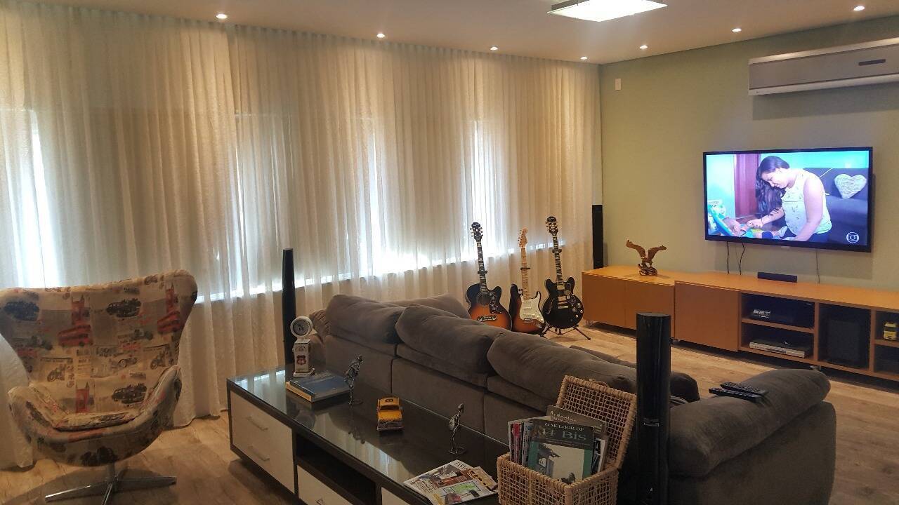 Casa à venda com 4 quartos, 332m² - Foto 1