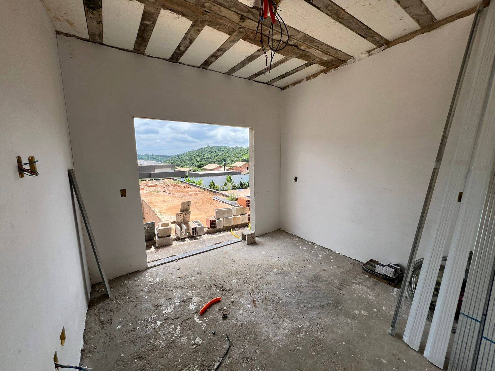 Casa à venda com 4 quartos, 180m² - Foto 3