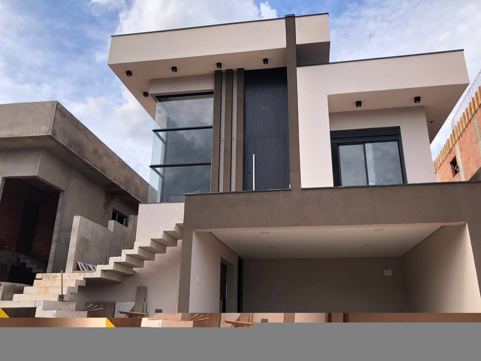 Casa de Condomínio à venda com 3 quartos, 228m² - Foto 1