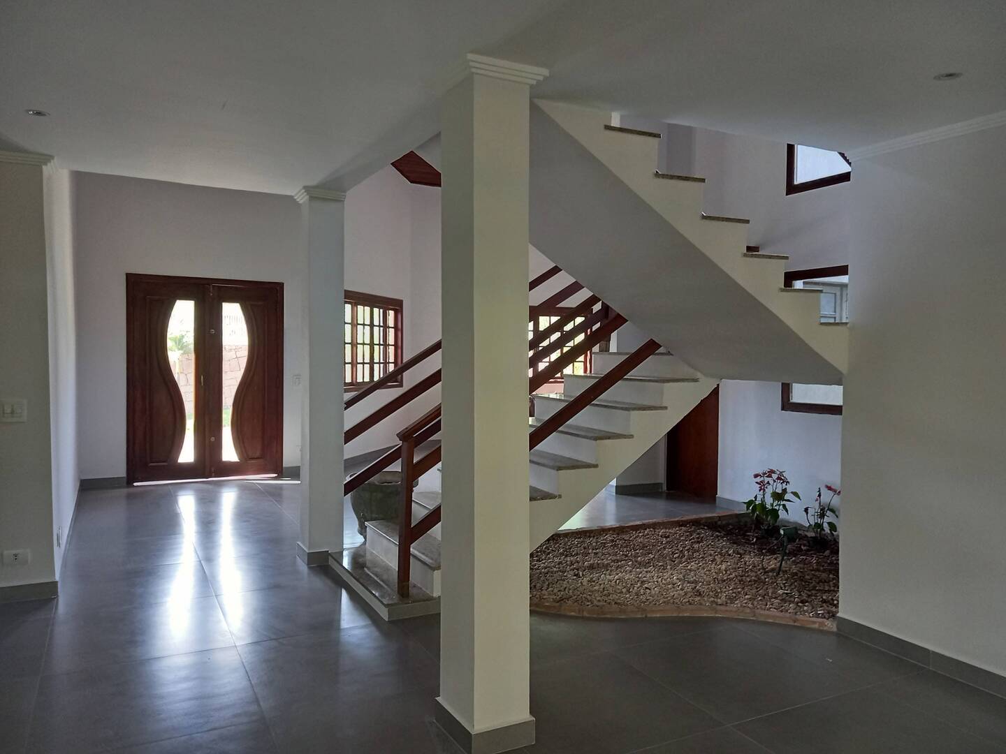 Casa de Condomínio à venda com 4 quartos, 470m² - Foto 2