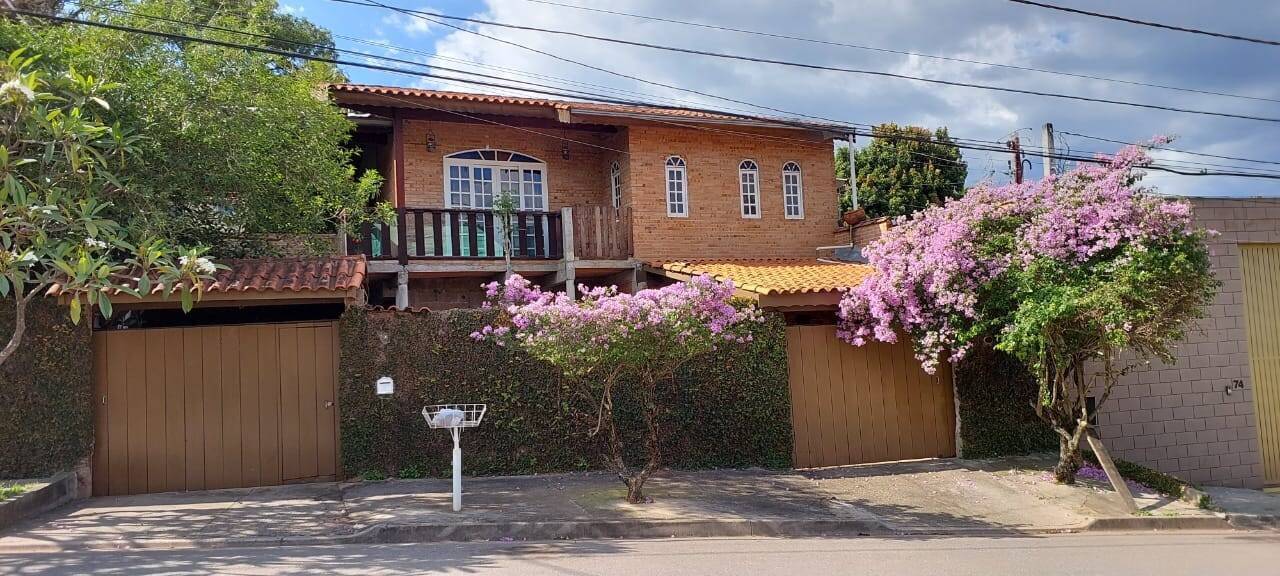 Casa à venda com 4 quartos, 290m² - Foto 1