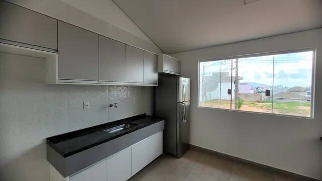 Casa de Condomínio à venda com 4 quartos, 200m² - Foto 1