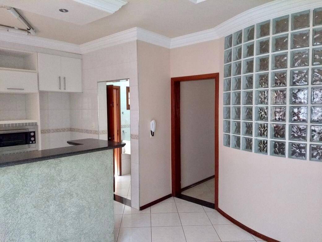 Casa à venda com 3 quartos, 200m² - Foto 2