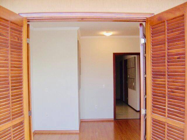 Casa à venda com 3 quartos, 200m² - Foto 14