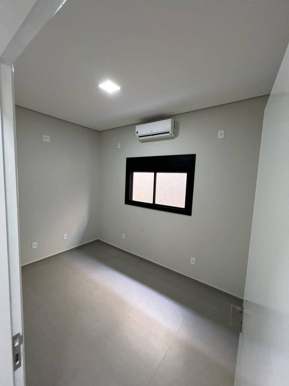 Casa à venda com 3 quartos, 169m² - Foto 9