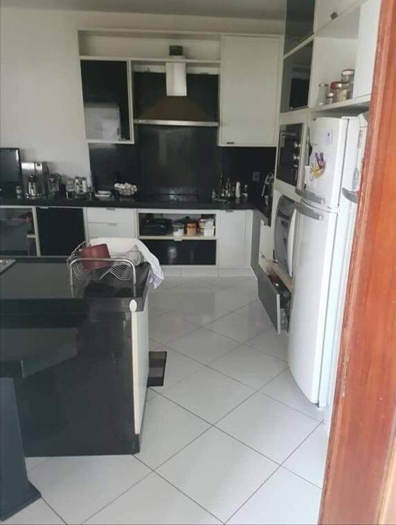 Casa à venda com 3 quartos, 360m² - Foto 2