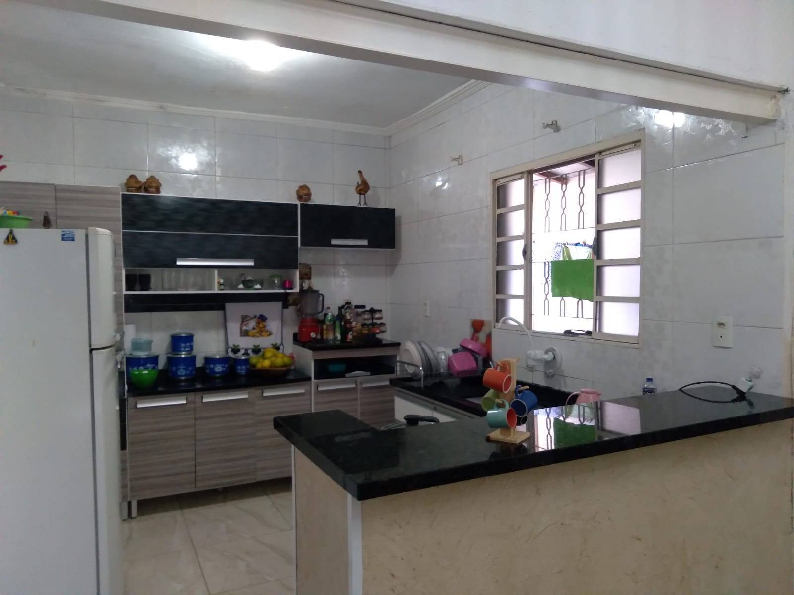 Casa à venda com 4 quartos, 198m² - Foto 1