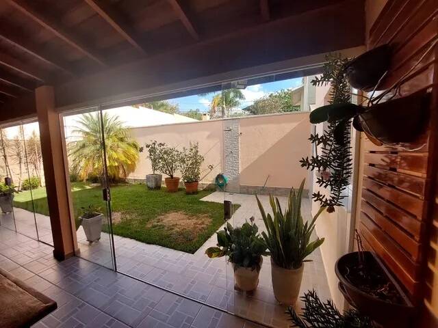 Casa à venda com 3 quartos, 183m² - Foto 1