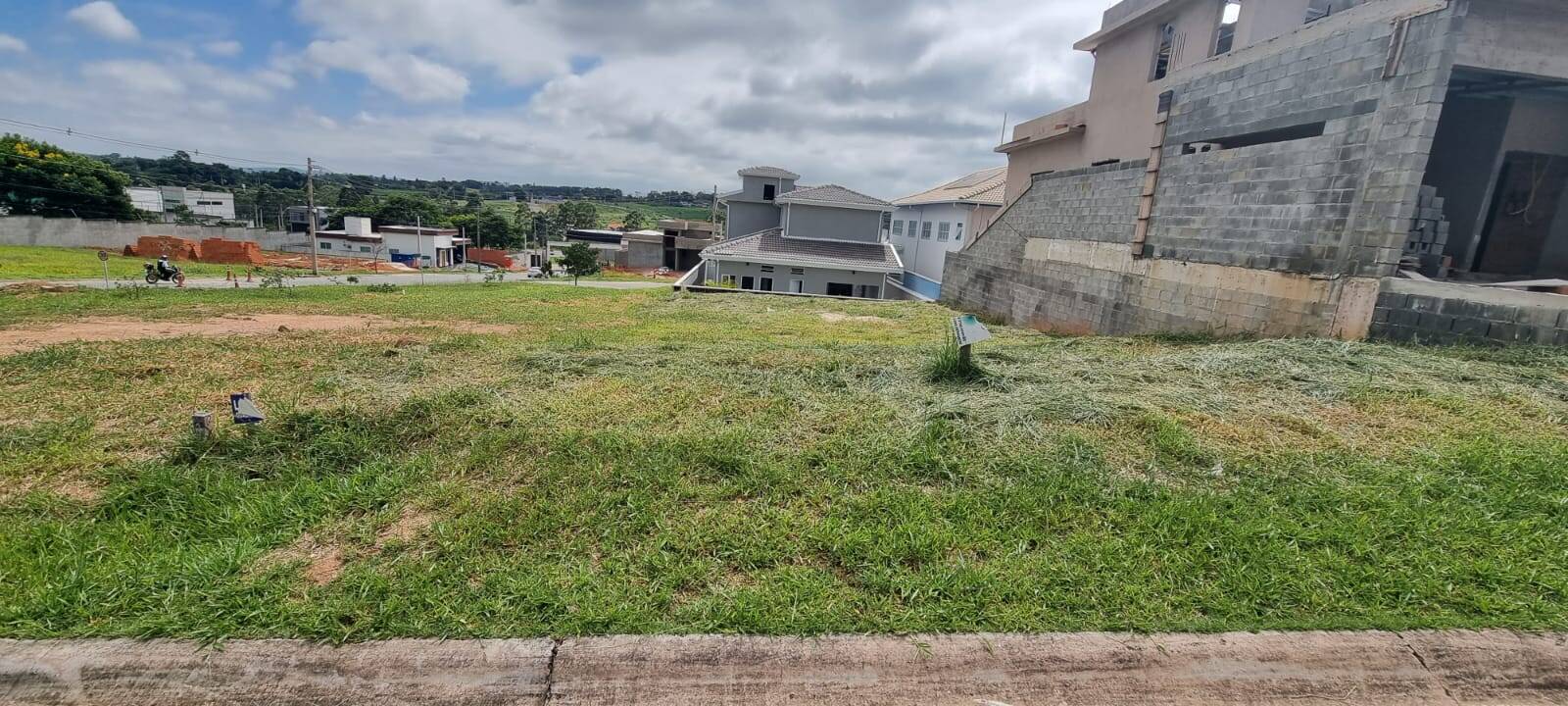 Terreno à venda, 300m² - Foto 1