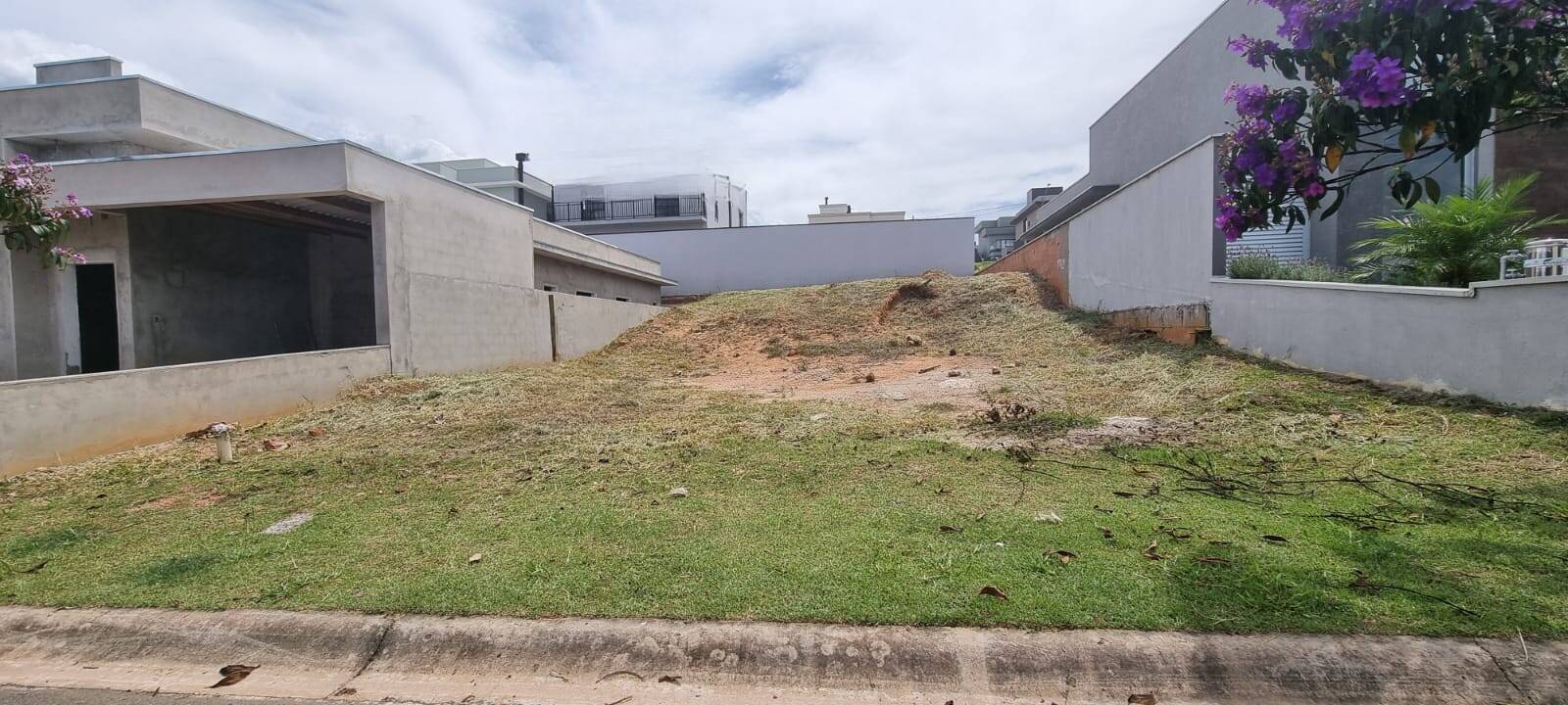 Terreno à venda, 300m² - Foto 1