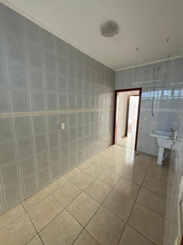 Casa à venda com 3 quartos, 245m² - Foto 7