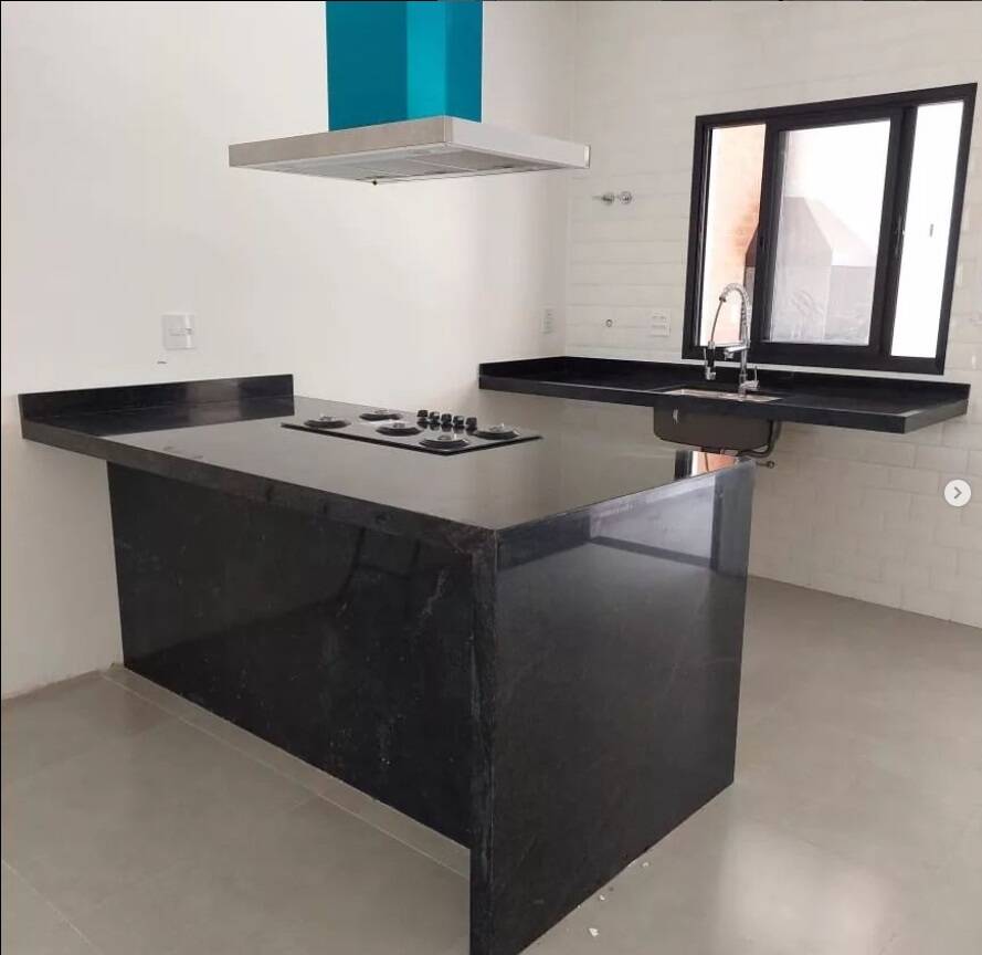 Casa à venda com 4 quartos, 200m² - Foto 4