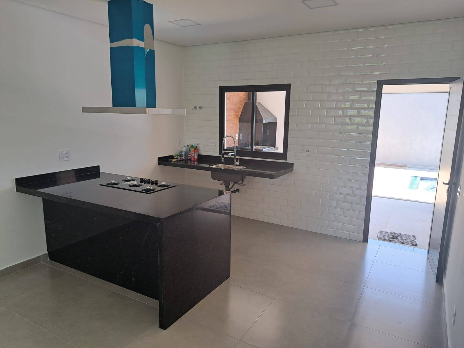 Casa à venda com 4 quartos, 200m² - Foto 1