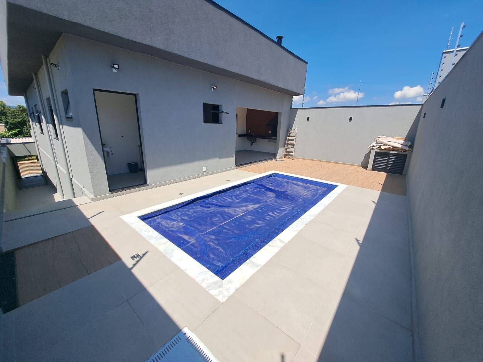 Casa à venda com 4 quartos, 200m² - Foto 2