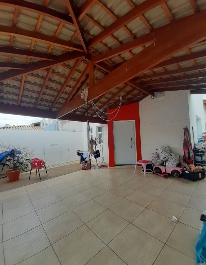 Casa à venda com 3 quartos, 122m² - Foto 1