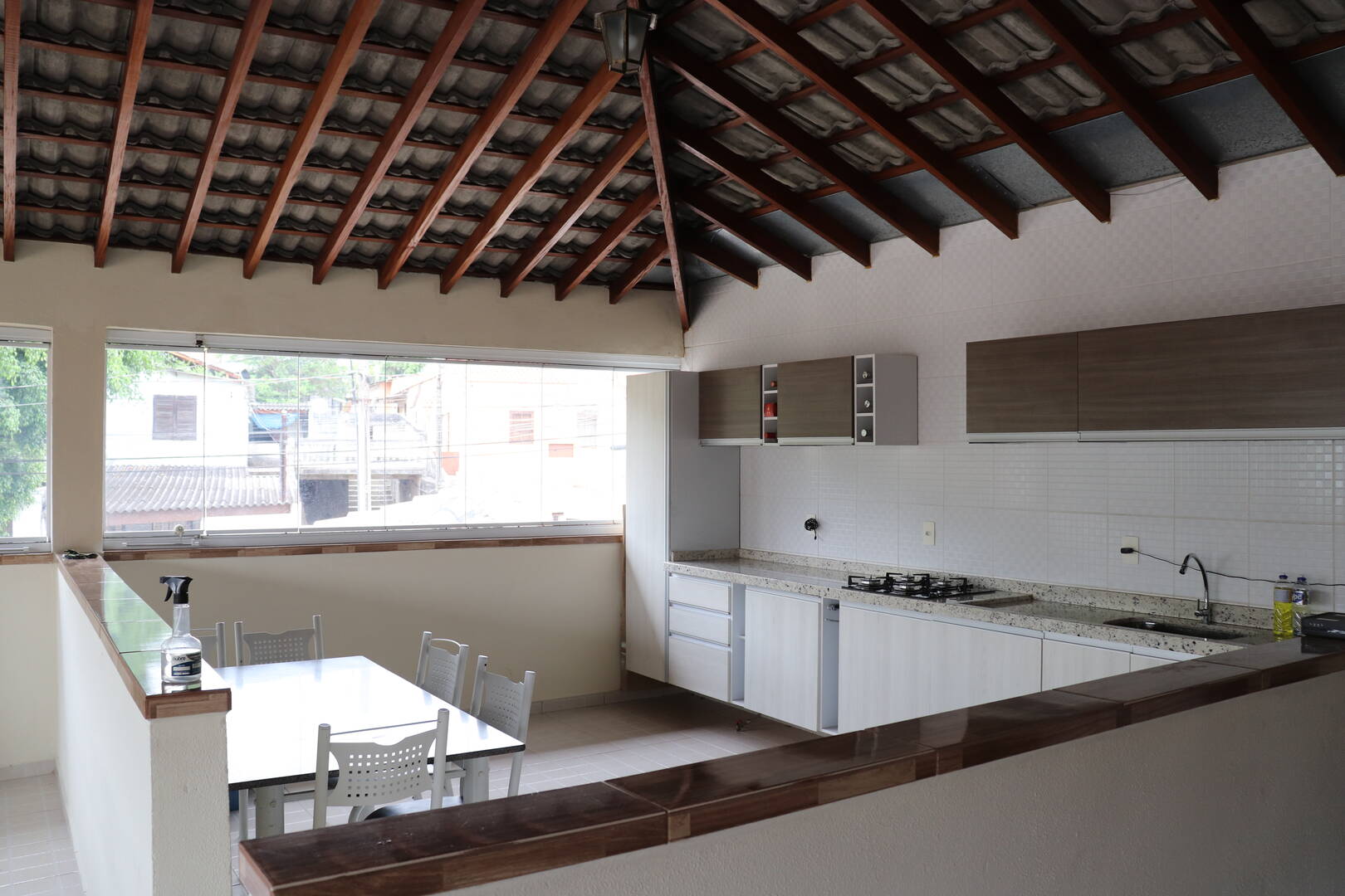 Casa à venda com 4 quartos, 280m² - Foto 1