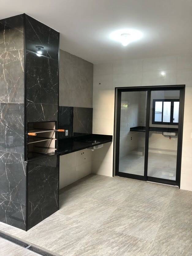 Casa à venda com 3 quartos, 105m² - Foto 1