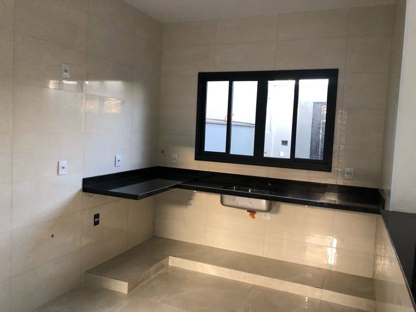 Casa à venda com 3 quartos, 105m² - Foto 3