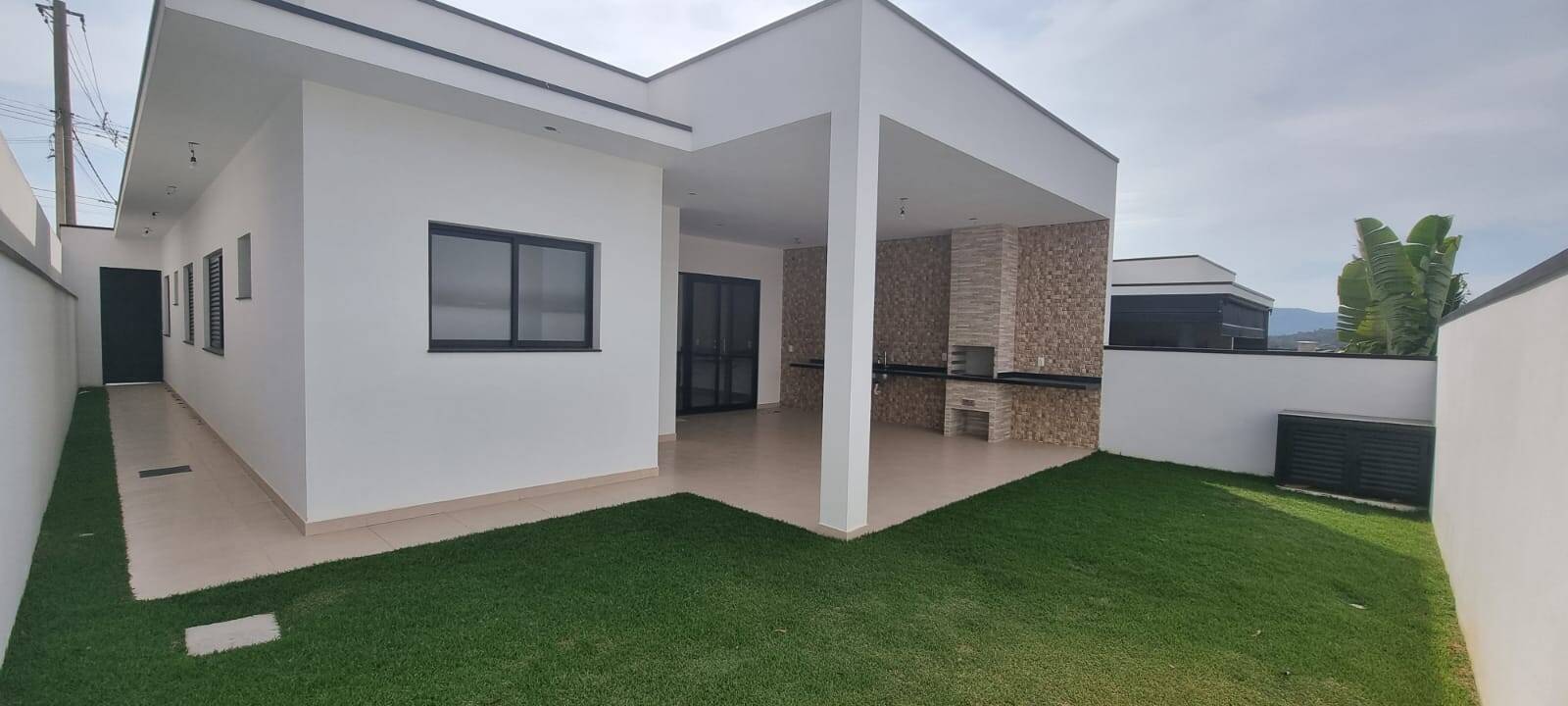 Casa de Condomínio à venda com 3 quartos, 160m² - Foto 1