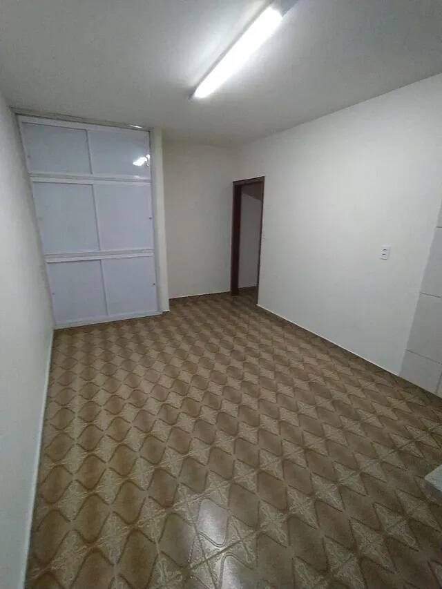 Casa à venda com 4 quartos, 200m² - Foto 4