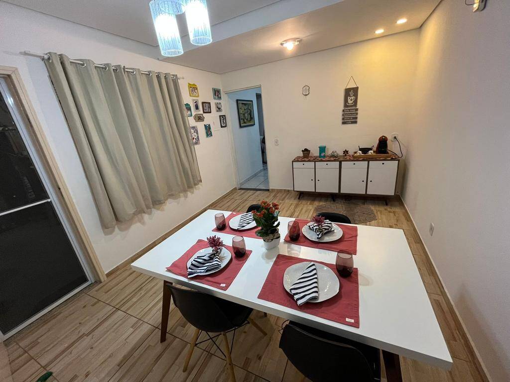 Casa à venda com 2 quartos, 80m² - Foto 1