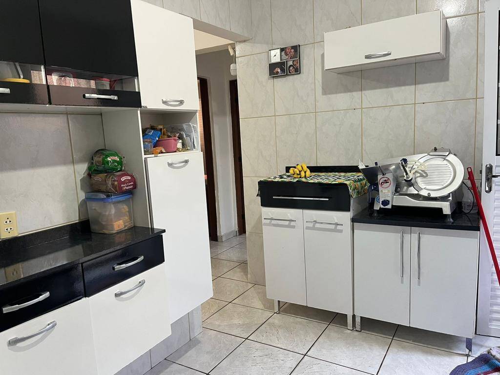 Casa à venda com 2 quartos, 80m² - Foto 2