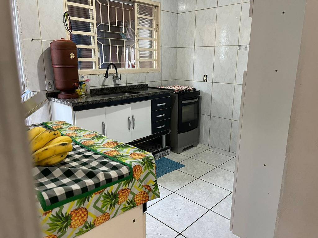 Casa à venda com 2 quartos, 80m² - Foto 4