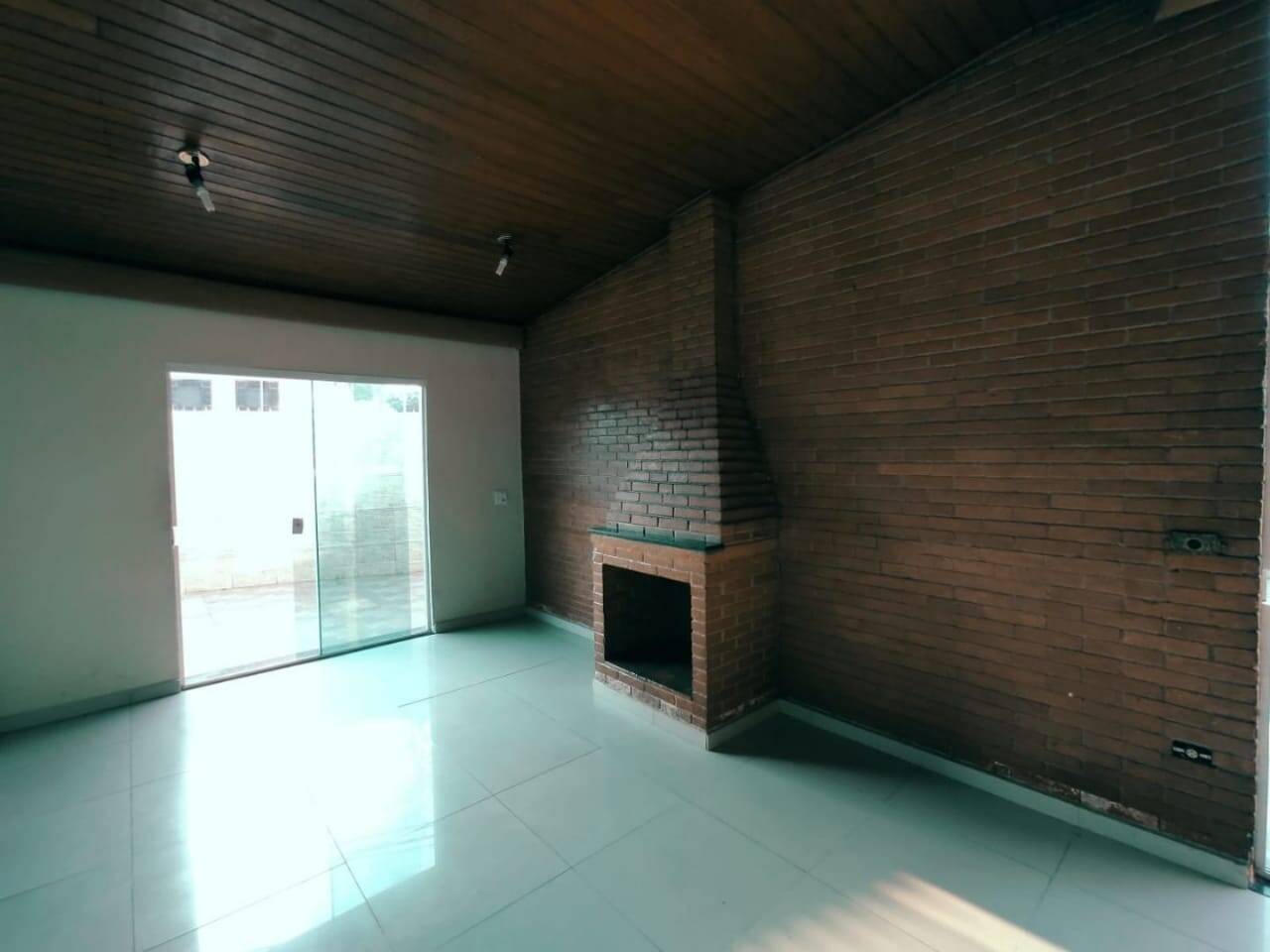 Casa para alugar com 3 quartos, 200m² - Foto 4