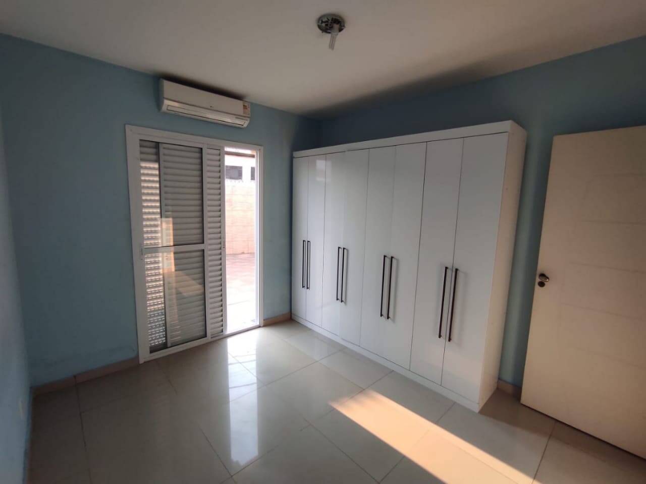 Casa para alugar com 3 quartos, 200m² - Foto 12