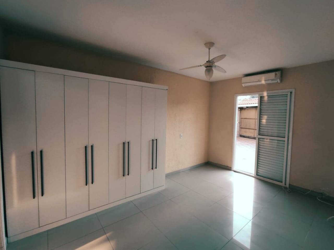 Casa para alugar com 3 quartos, 200m² - Foto 13