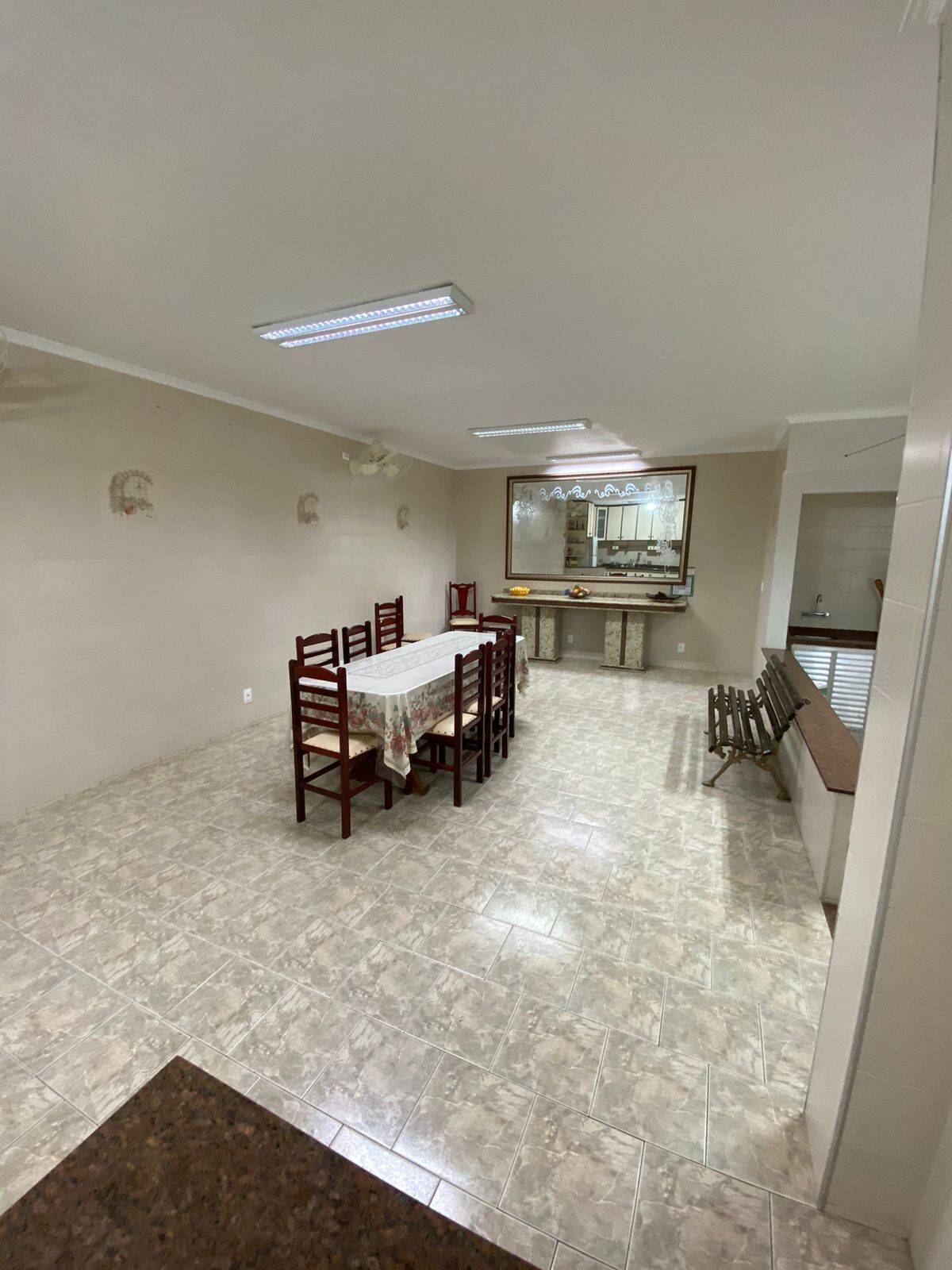 Sobrado para alugar com 5 quartos, 300m² - Foto 4