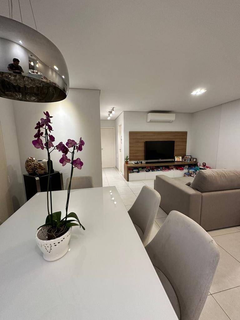 Apartamento à venda com 3 quartos, 97m² - Foto 2