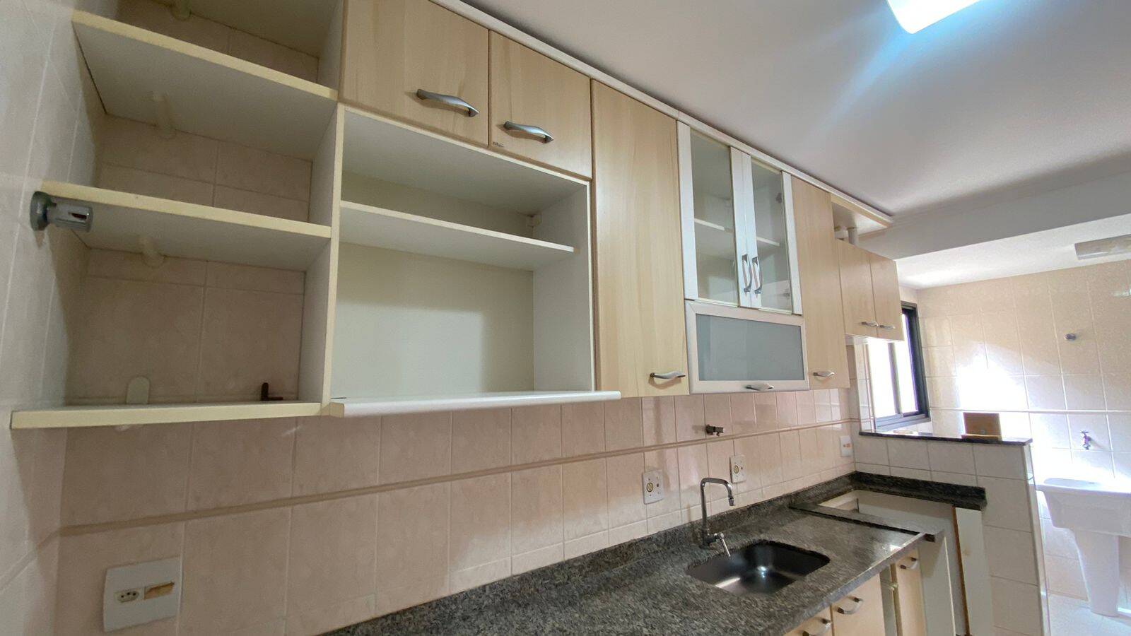 Apartamento à venda com 3 quartos, 93m² - Foto 2