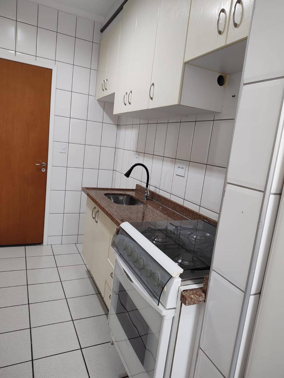 Apartamento à venda com 2 quartos, 72m² - Foto 3