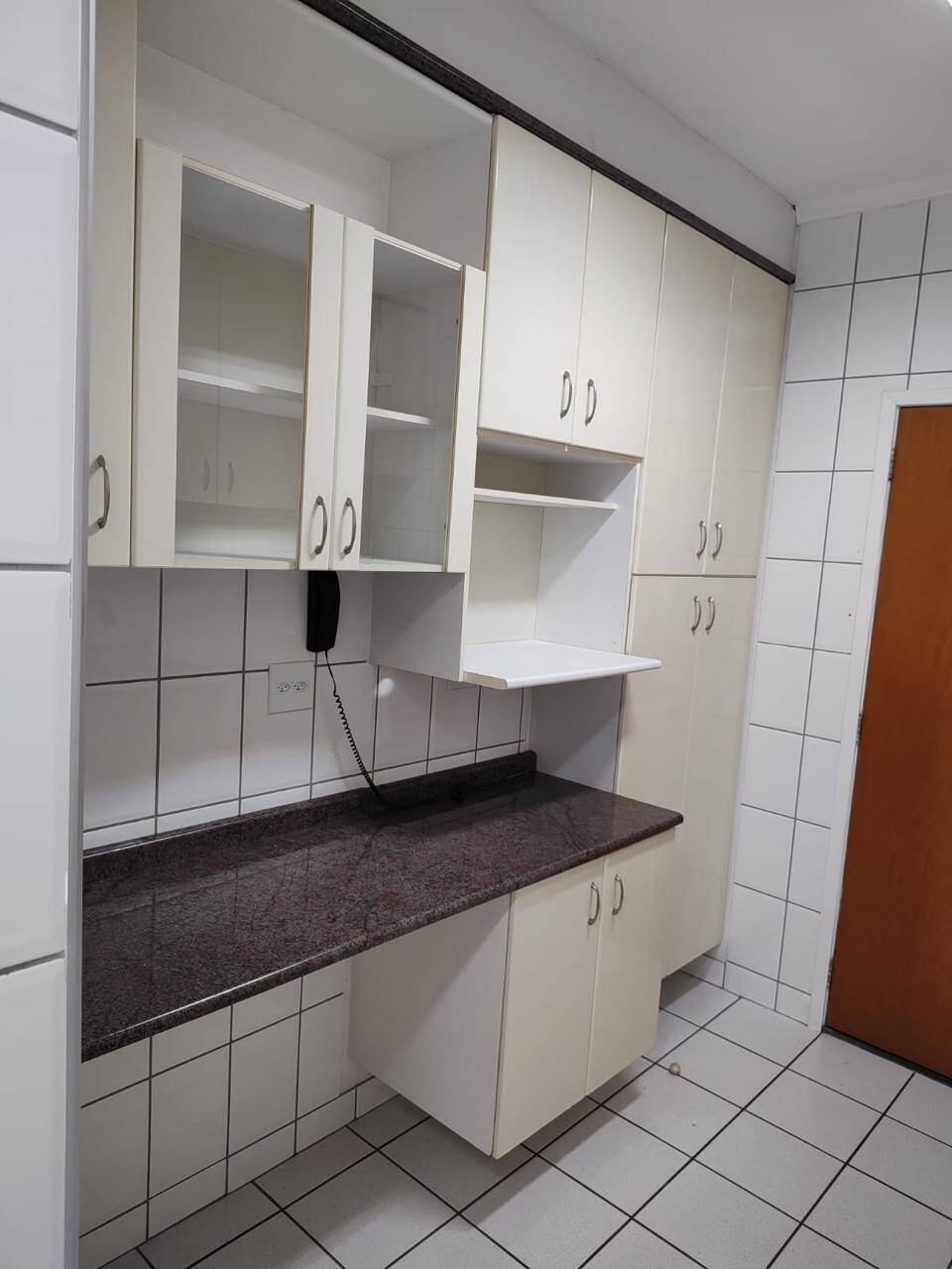 Apartamento à venda com 2 quartos, 72m² - Foto 2