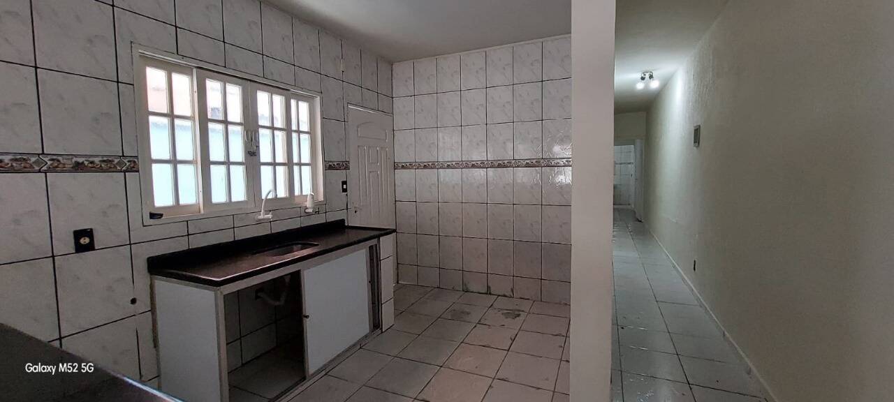 Casa à venda com 2 quartos, 165m² - Foto 2