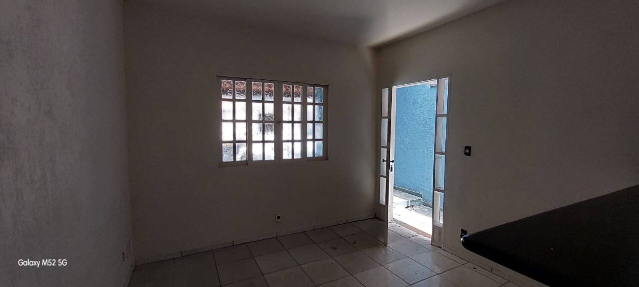 Casa à venda com 2 quartos, 165m² - Foto 4