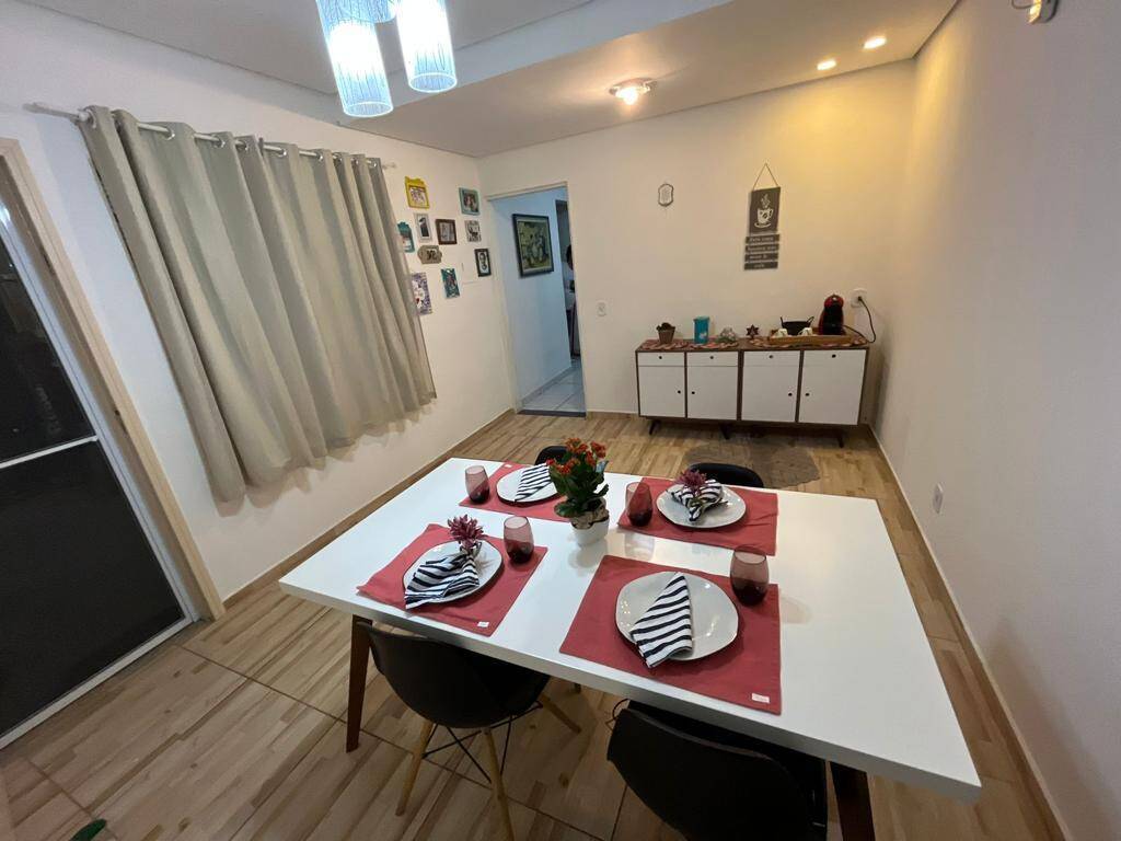 Casa à venda com 2 quartos, 80m² - Foto 2