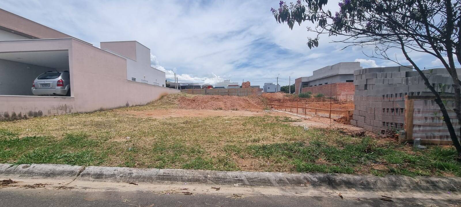 Terreno à venda, 300m² - Foto 1