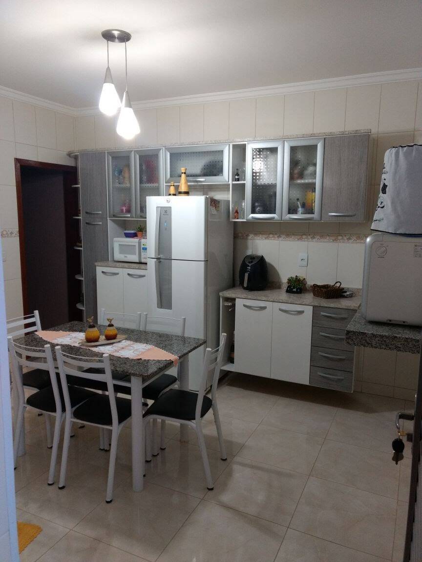 Casa à venda com 2 quartos, 125m² - Foto 2