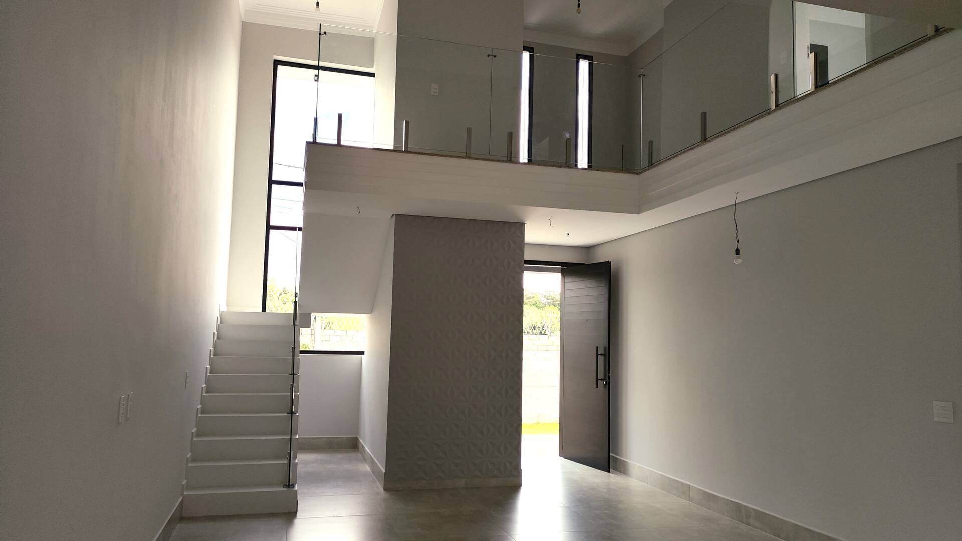 Casa de Condomínio à venda com 3 quartos, 240m² - Foto 2