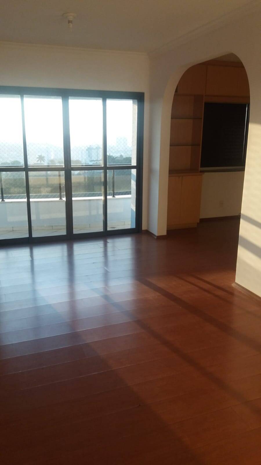 Apartamento para alugar com 5 quartos, 230m² - Foto 1