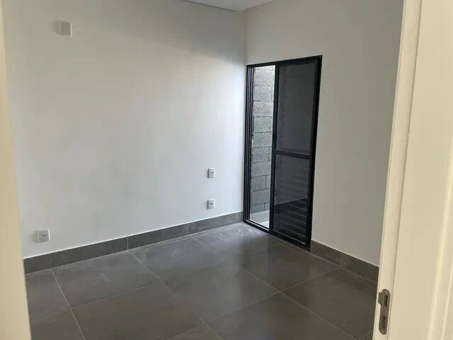 Casa à venda com 3 quartos, 126m² - Foto 2