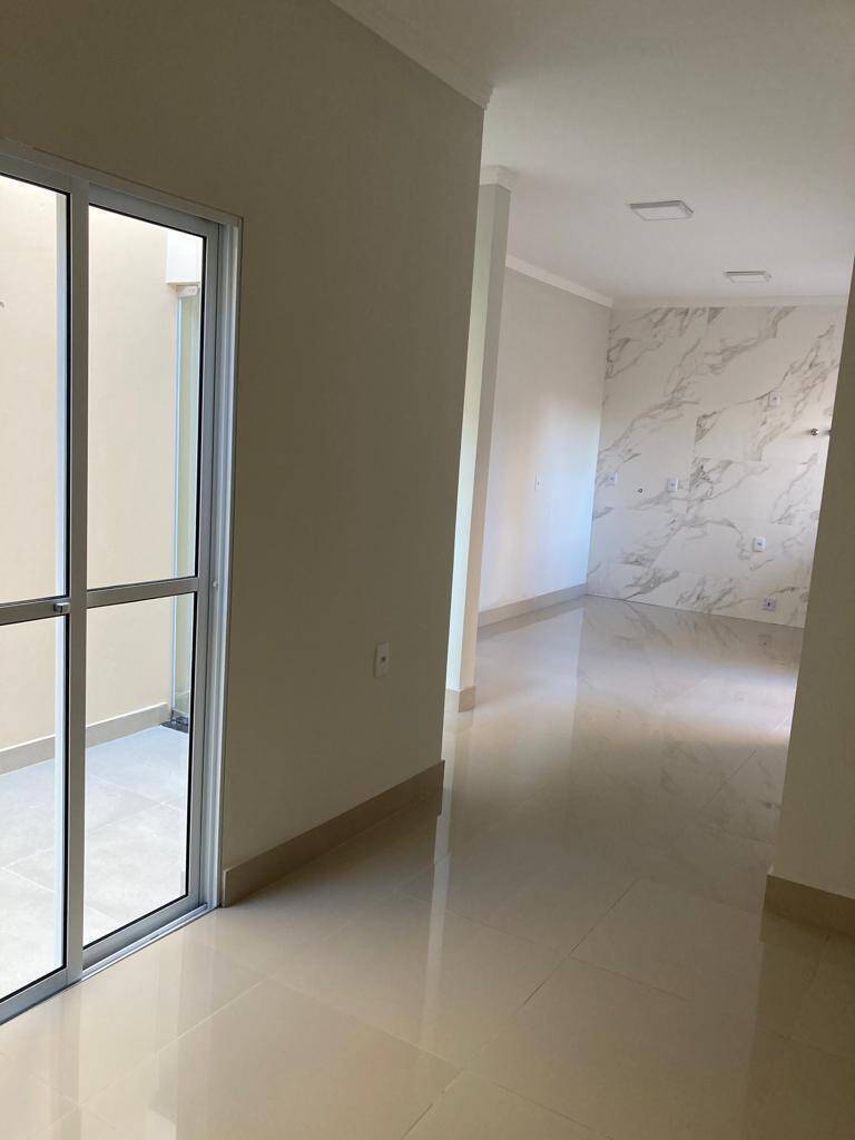 Casa à venda com 3 quartos, 150m² - Foto 2