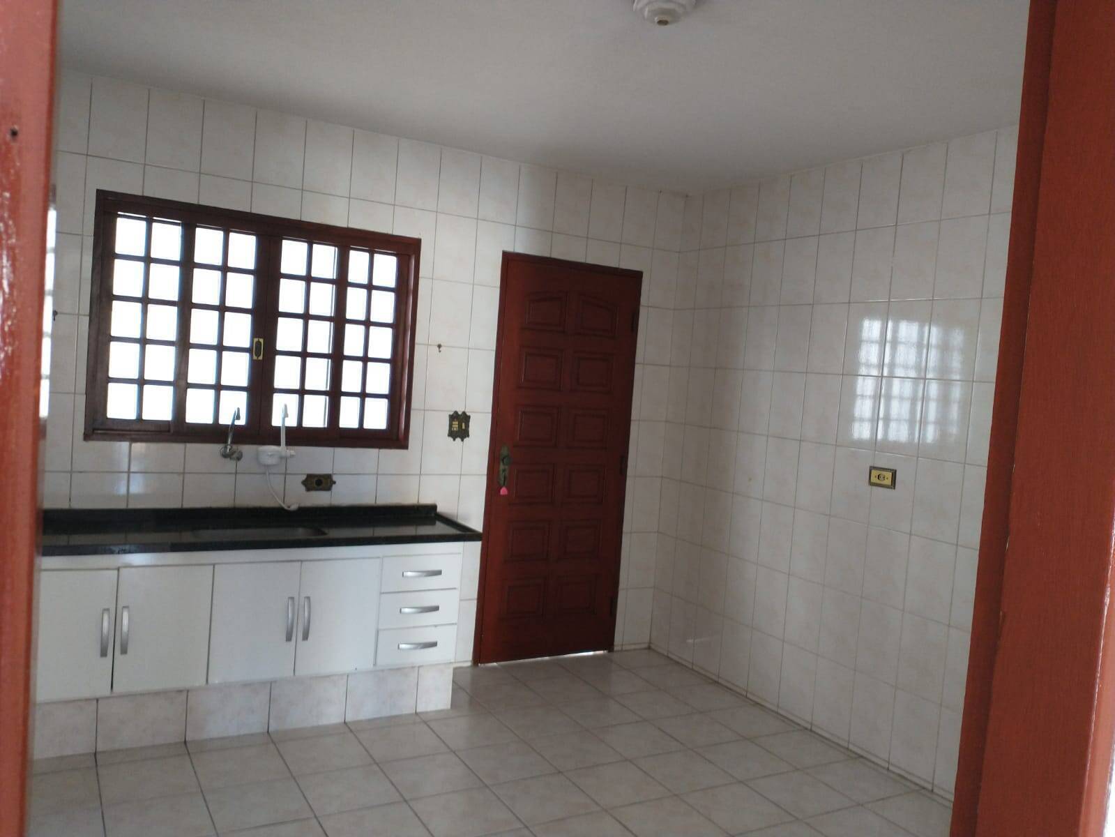 Casa à venda com 2 quartos, 159m² - Foto 1