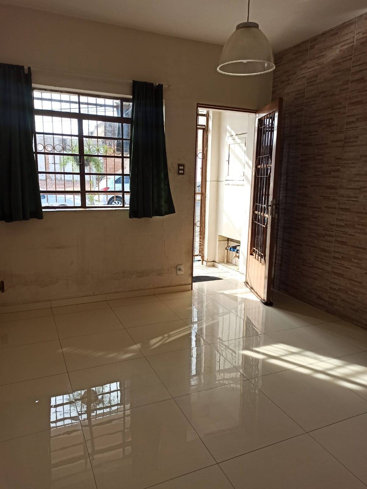 Casa à venda com 4 quartos, 168m² - Foto 1